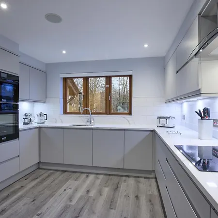 Luxury Townhouse At Windermere Marina Village *