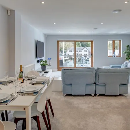 Luxury Townhouse At Windermere Marina Village Bowness-on-Windermere