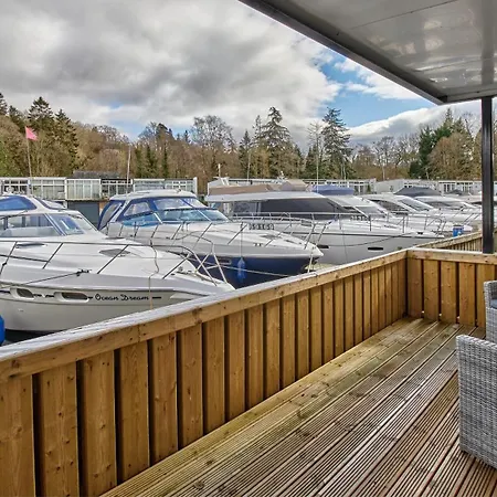 Hébergement de vacances Luxury Townhouse At Windermere Marina Village *