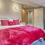 Luxury Townhouse At Windermere Marina Village 度假居 *