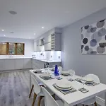 Luxury Townhouse At Windermere Marina Village 鲍内斯温德米尔