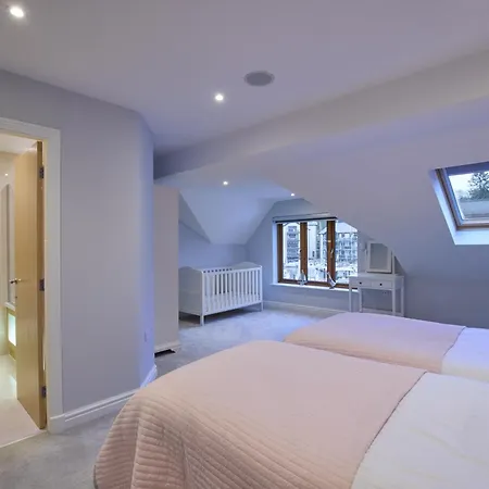 Дом отдыха Luxury Townhouse At Windermere Marina Village *