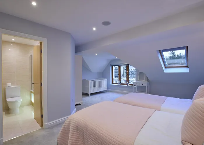 Дом отдыха Luxury Townhouse At Windermere Marina Village *